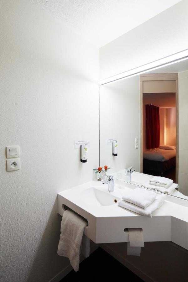 Logis Des Trois Massifs Hotel Claix  Eksteriør billede