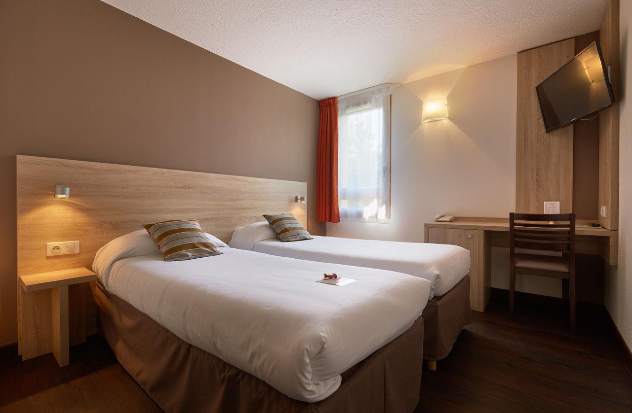 Logis Des Trois Massifs Hotel Claix  Eksteriør billede