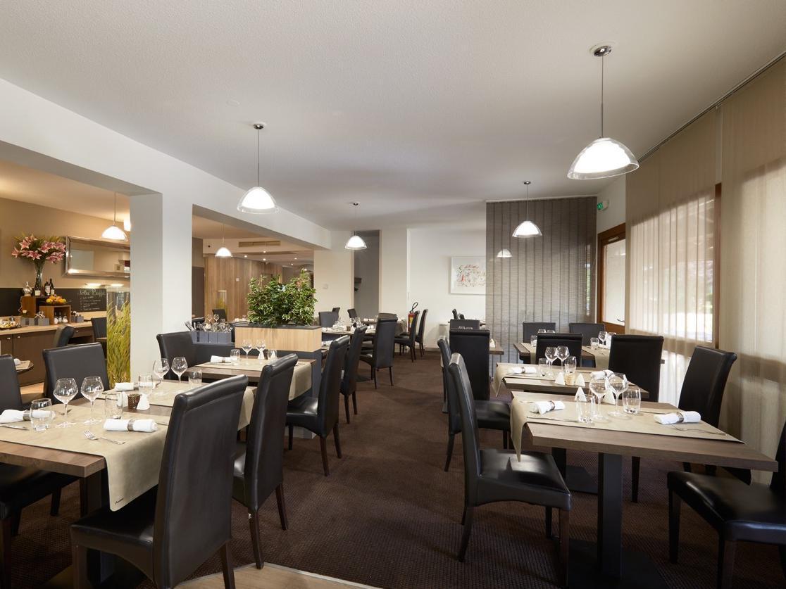Logis Des Trois Massifs Hotel Claix  Eksteriør billede