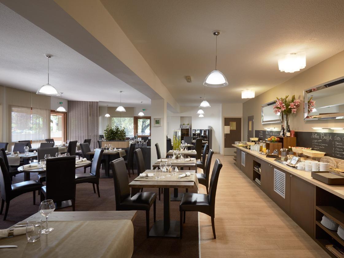 Logis Des Trois Massifs Hotel Claix  Eksteriør billede