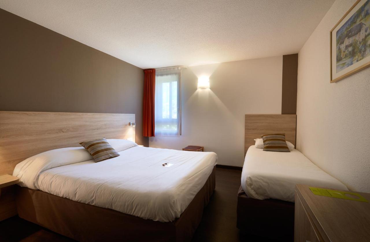 Logis Des Trois Massifs Hotel Claix  Eksteriør billede