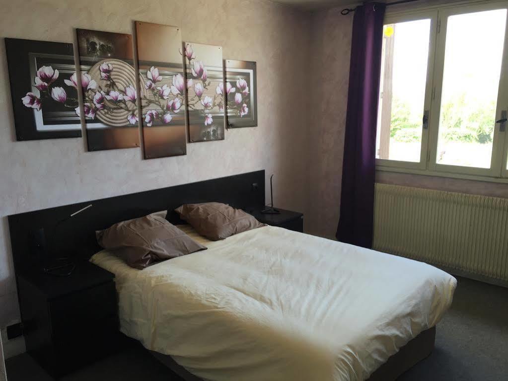 Logis Des Trois Massifs Hotel Claix  Eksteriør billede