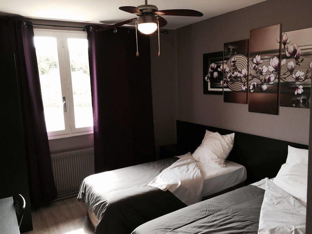 Logis Des Trois Massifs Hotel Claix  Eksteriør billede